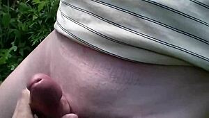 性感人妻Frina户外脱光年轻小哥禁忌撸管