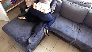 我最好朋友的大屁股让我硬起来，所以我快速操她紧逼