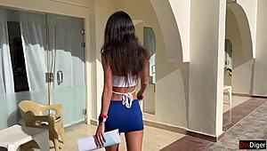 Hotel Masseuse Gives Unusual Massage with Dripping Happy Ending