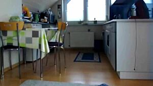 Seductive body showoff with sexydea in a sensual solo display