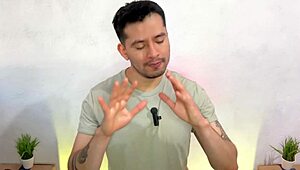 jefe barista pone al nuevo empleado de la cafeteria a que le mame la vergota en el almacen y en los baños del trabajo relato sexual