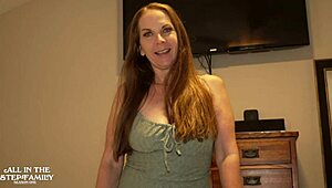 试过和火辣大屁股熟女后妈同床吗？