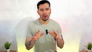 jefe barista pone al nuevo empleado de la cafeteria a que le mame la vergota en el almacen y en los baños del trabajo relato sexual