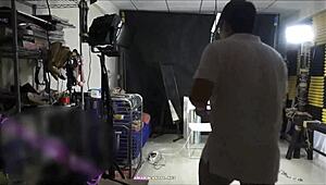 今天玩弄年轻中国模特