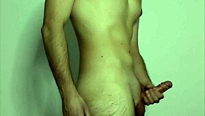 Watch this young amateur masturbate on high quality webcam