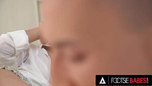 SEXY GIRL ALEXIS CRYSTAL GETS ASS BANGED BY FOOT WORSHIPER IN DOGGYSTYLE