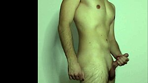 Watch this young amateur masturbate on high quality webcam