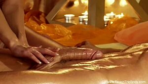 an arousing pussy massage for the mature couple 😊