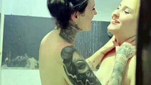 my friend called me to bathe her, we fucked hot lesbians 😘