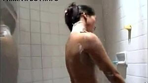 越南长发美女在亲密淋浴中揉捏天然乳房