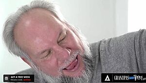 Grandpasfuckteen18+ - 美女Sasha Sparrow让老头射湿嘴