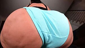 goddess, guide me to worship your massive juicy ass now