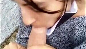 冒险热吹箫街头大胆公共动作