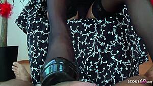 Junge Deutsche Domina Wichst und Spuckt Sklavenschwanz mit Latex Handschuhen in POV BDSM