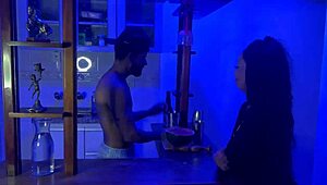 Mamei bem gostoso o barman hisak