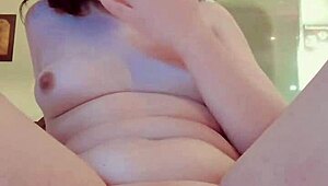 Beautiful Amateur Teen 18+ Fingering Herself