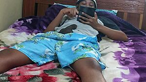 嘿，你抓到偷情贱哥哥打飞机了吗？继妹狠逮他！接下来干啥？