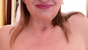 奶奶惊喜，想和继孙子来个性感小吃吗？