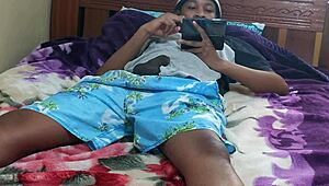 嘿，你抓到偷情贱哥哥打飞机了吗？继妹狠逮他！接下来干啥？