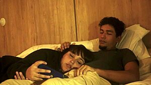 no puedo dejar de tocarme y meto mi pene en la boca de mi hermanastra casi nos pillan