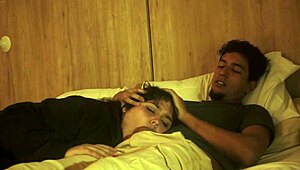 no puedo dejar de tocarme y meto mi pene en la boca de mi hermanastra casi nos pillan