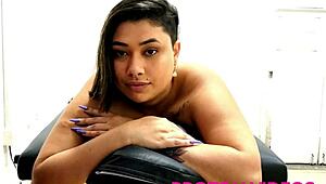 tinha prometido a doce lola uma massagem bem quente