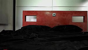 日本和亚洲女孩舔她们完美脚底，哦哇！😘