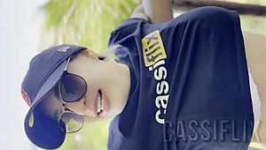 i shaved my pussy to drive him crazy watching my clit while sucking his cock