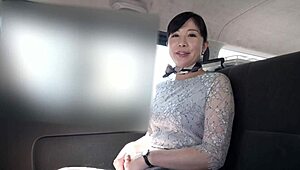 该死！偷情的熟女松田优子在狂野口交后猛喷！