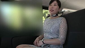 该死！偷情的熟女松田优子在狂野口交后猛喷！
