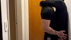 Jovens Se Pegando com Monster Cocks Sao Flagrados por Camera de Predio 😏