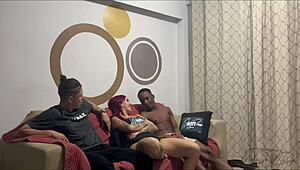 Meu Enteado e Amigo Me Pegaram pra DP, Caramba! 🔥