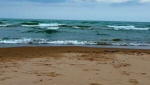 哥们海滩约会后给她内射了！🏖️