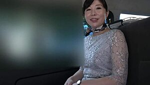 该死！偷情的熟女松田优子在狂野口交后猛喷！