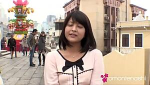 日本美女吸吮并骑乘大自然巨乳猛男！