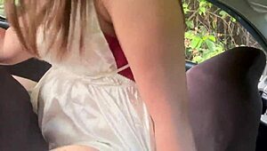 I’m so into this Filipina babe, got her to bang in the car outdoor