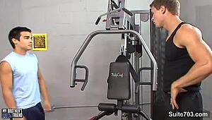 HOT GAYS FUCKING ASSES IN THE GYM