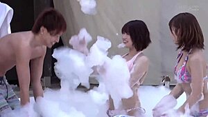 日本明星狂野性爱泡泡派对2019泳池高潮狂欢
