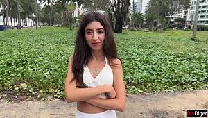 Public Pickup: Hottie from Construction Site Banged Hard in Hotel After Lobster Treat