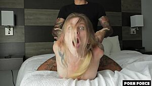 Her climax is unreal, this crazy blonde rolls her eyes in ecstasy! 😍