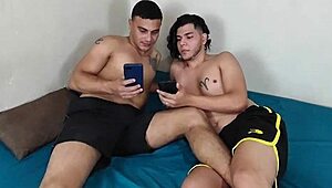 周年纪念邀专业妹加入我和男友3P狂欢