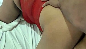 Madrasta caught her stepson in the room for a wild encounter