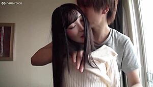 S-Cute Hatori喜欢在Nanairo上看热辣色情场景