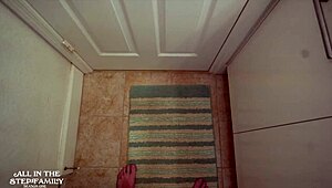 护士继母 Kymber Leigh 检查继子鸡巴在家庭游戏中