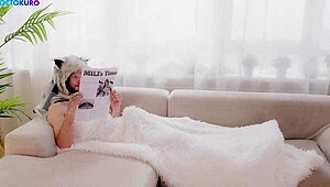 Red Riding Hood's Wet Pussy Gapes in Cosplay Amateur Action