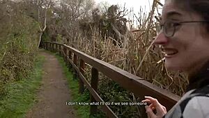 娇小骚18+妹公园野战尖叫差点被抓