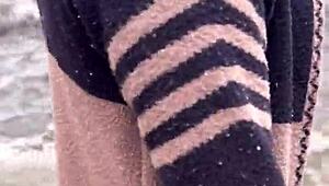 Hot patricinha with pink pussy climbs hill craving street action