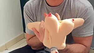 Pequena Sexdoll Arrombada por Rola Grossa em Casa