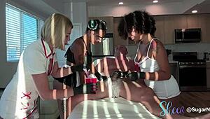 哇免费黑妹剃毛后给客人开吹箫趴体！