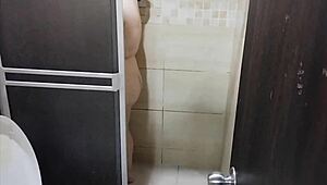 Latina Amateur Begs to Use Her Coño Before Bathing